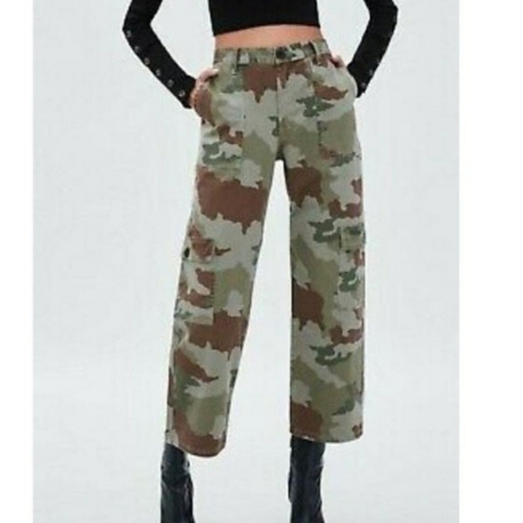 Zara Pants - NWT ZARA TRAFALUC Camo Cargo Wide Leg Pant Size 2
